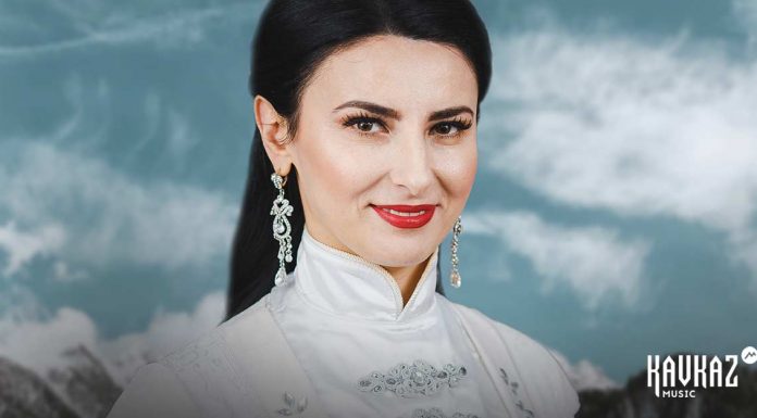 Оду любви родному краю и народу исполнила Оксана Хакулова